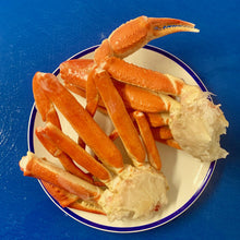 Load image into Gallery viewer, Premium Wild-Caught Snow Crab Clusters - Large 5–8 oz, Per Pound